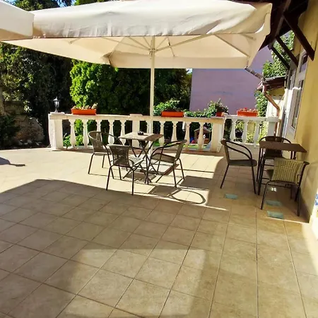 Okszi Vendeghaz Guest house *